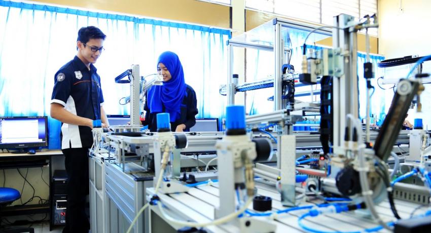 Hadapi Industri 4 0 Uny Hadirkan Prodi Teknik Elektro Universitas